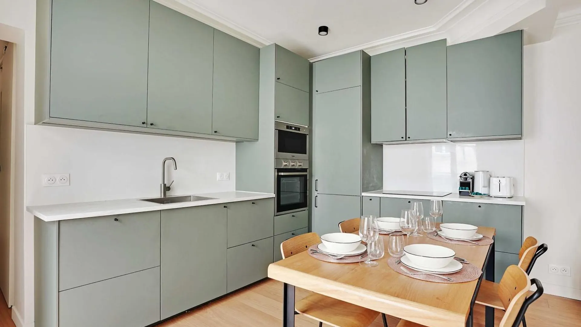 Authentic Apartment - 3Br-8P - Clignancourt Paris 0*,  France